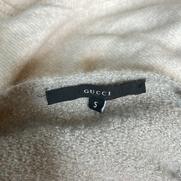 Soft warm Gucci V-Neck Sweater size small - Picture 5 of 5